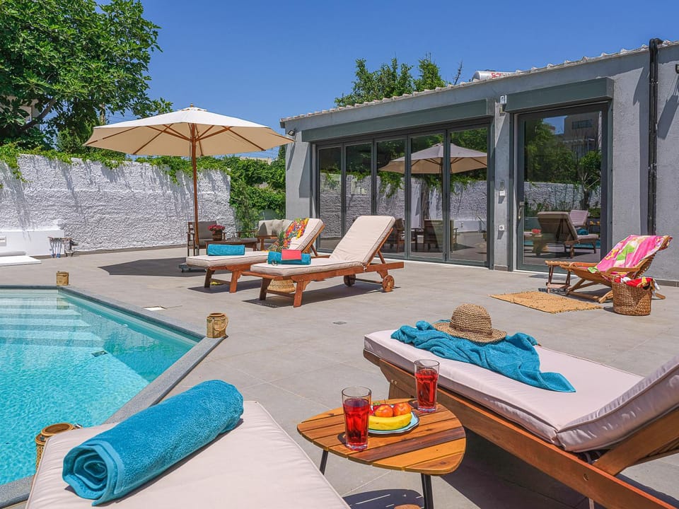 Pool view, Swimming pool, sunbed