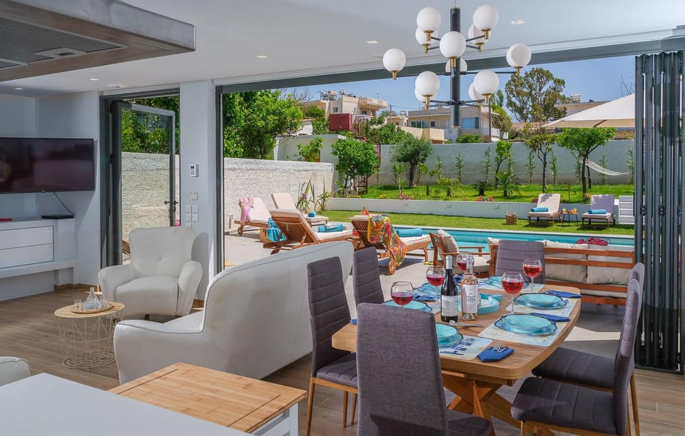 Garden, TV and multimedia, Living room, Seating area, Dining area, Garden view, Pool view, Swimming pool
