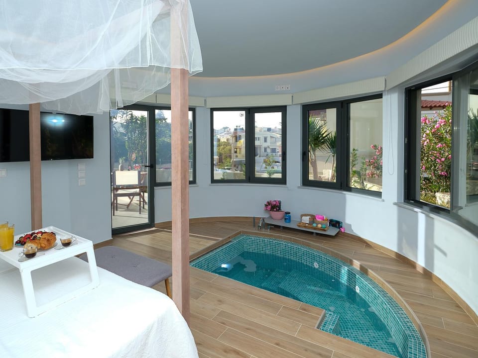 Bed, Hot Tub, Hot Tub, TV and multimedia, Bedroom