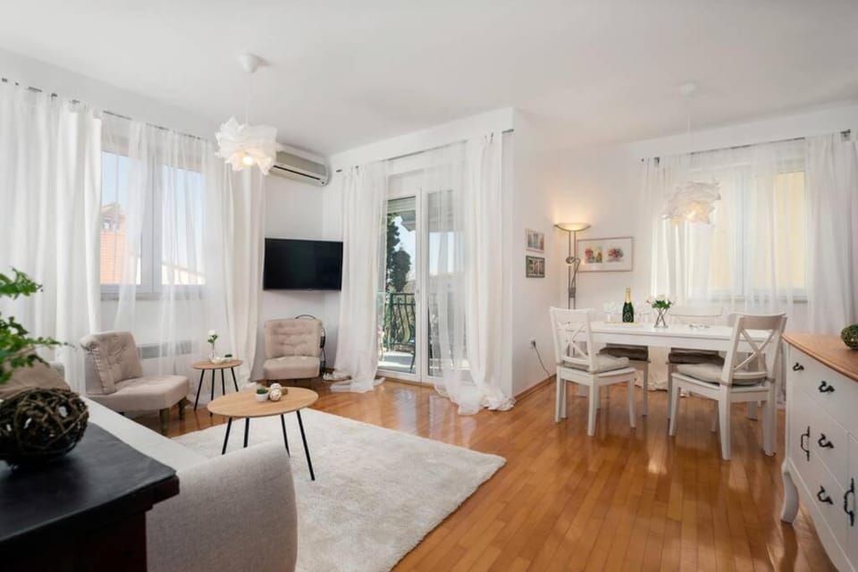 DUPLEX + garage Apartment in Rovinj