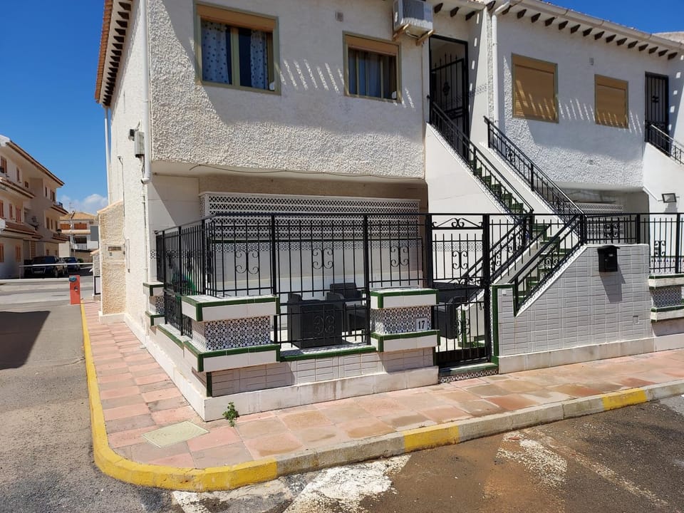 Property building, Patio, Facade/entrance, Day, Balcony/Terrace