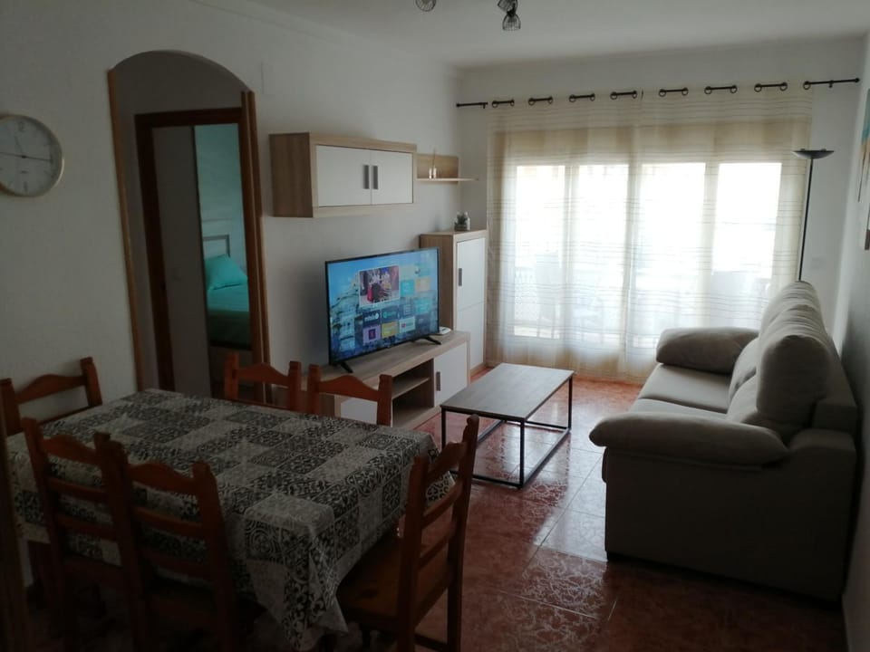 TV and multimedia, Living room, Dining area, air conditioner