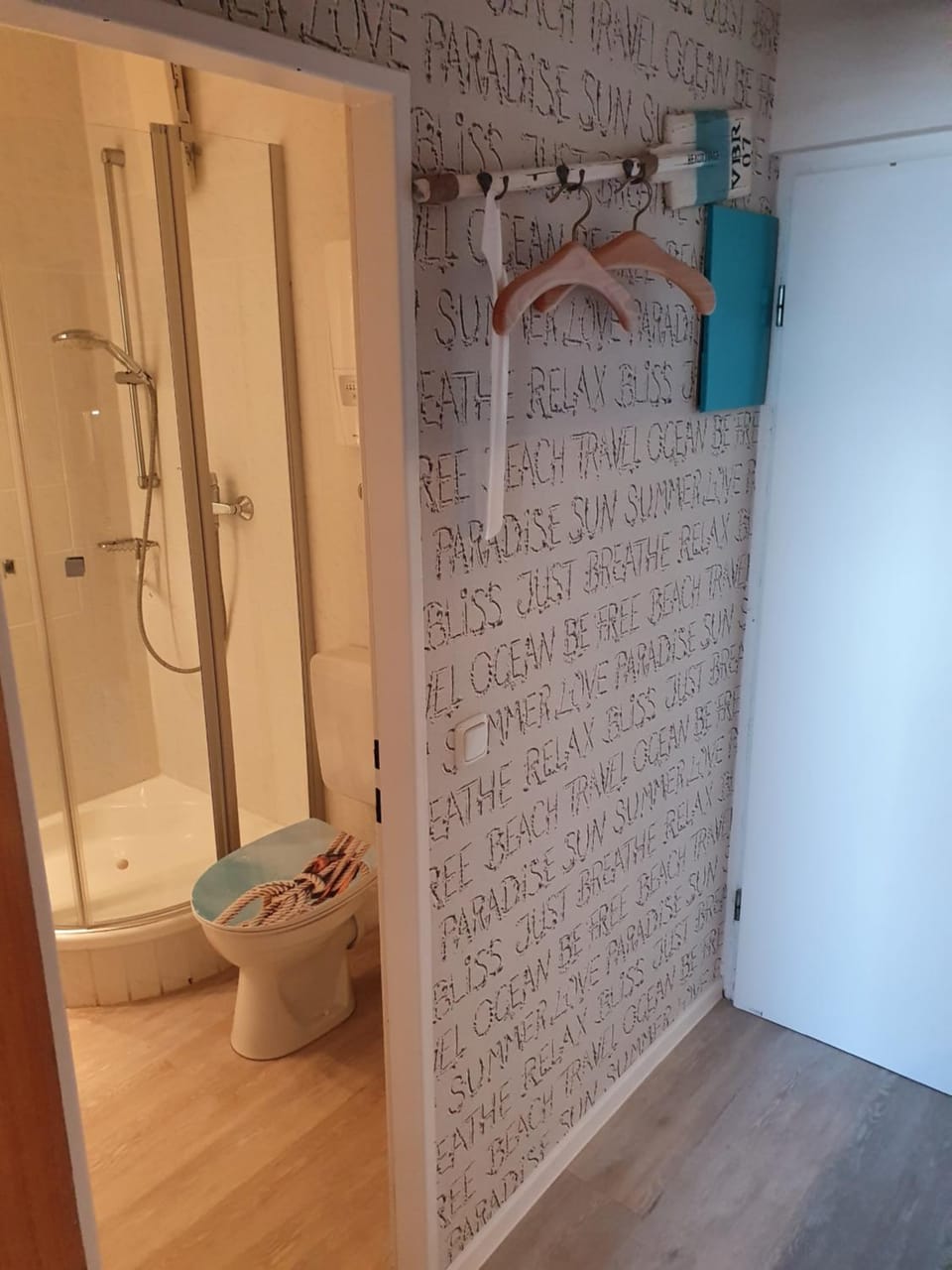 Bathroom, Decorative detail