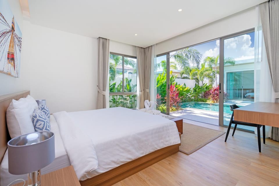 Bed, Photo of the whole room, Bedroom, Pool view