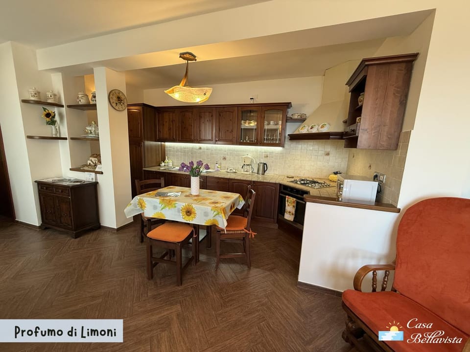 Kitchen or kitchenette, Seating area, Dining area, stove