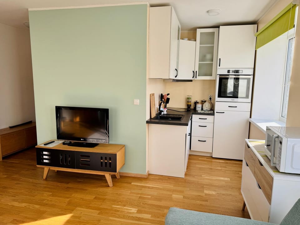 TV and multimedia, Kitchen or kitchenette, Living room