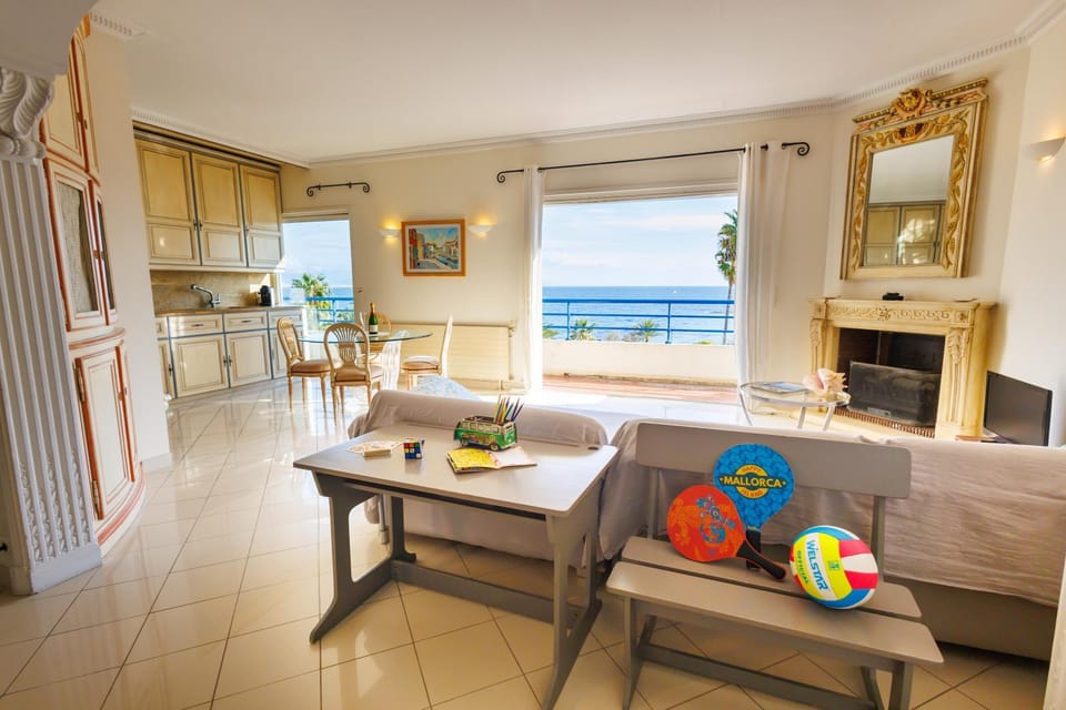 Appartement rooftop vue mer Apartment in Antibes
