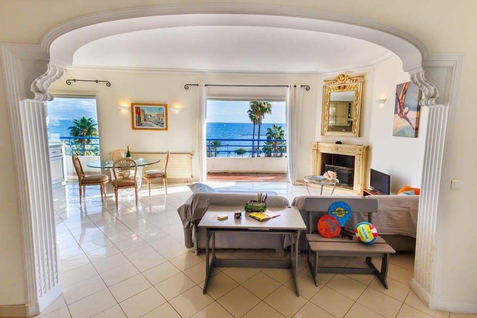 Appartement rooftop vue mer Apartment in Antibes