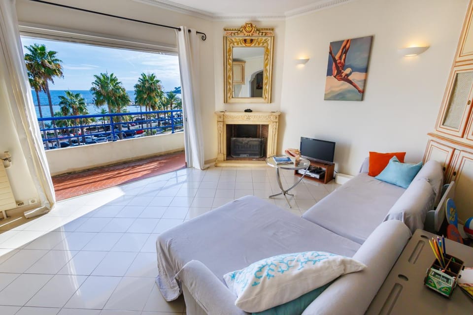 Appartement rooftop vue mer Apartment in Antibes