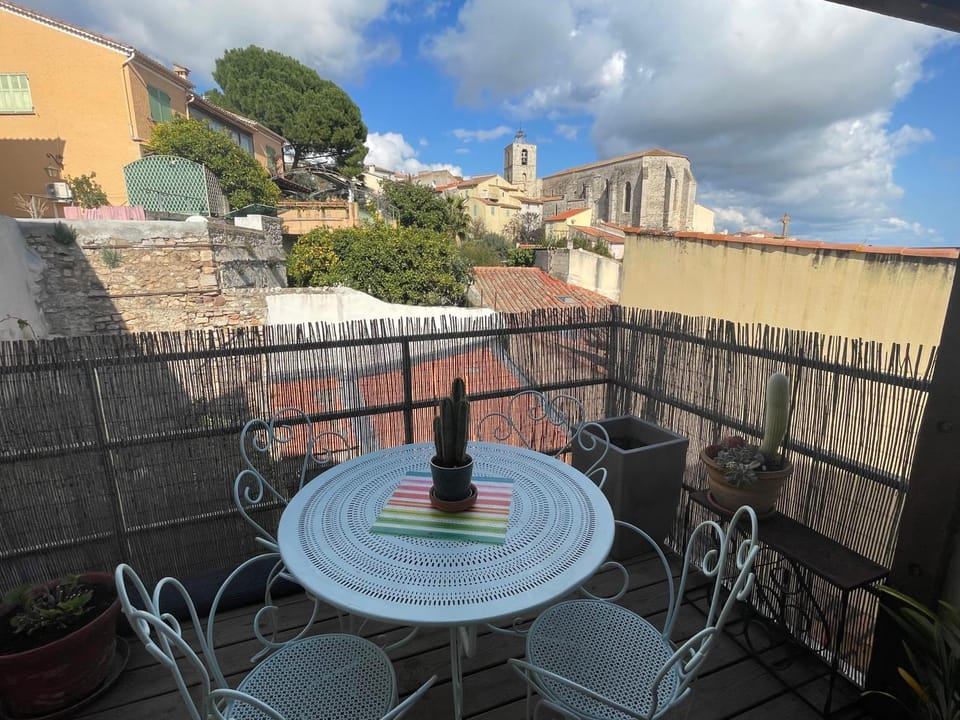 Patio, View (from property/room), Balcony/Terrace, City view, Garden view, Landmark view, Sea view, Sunrise