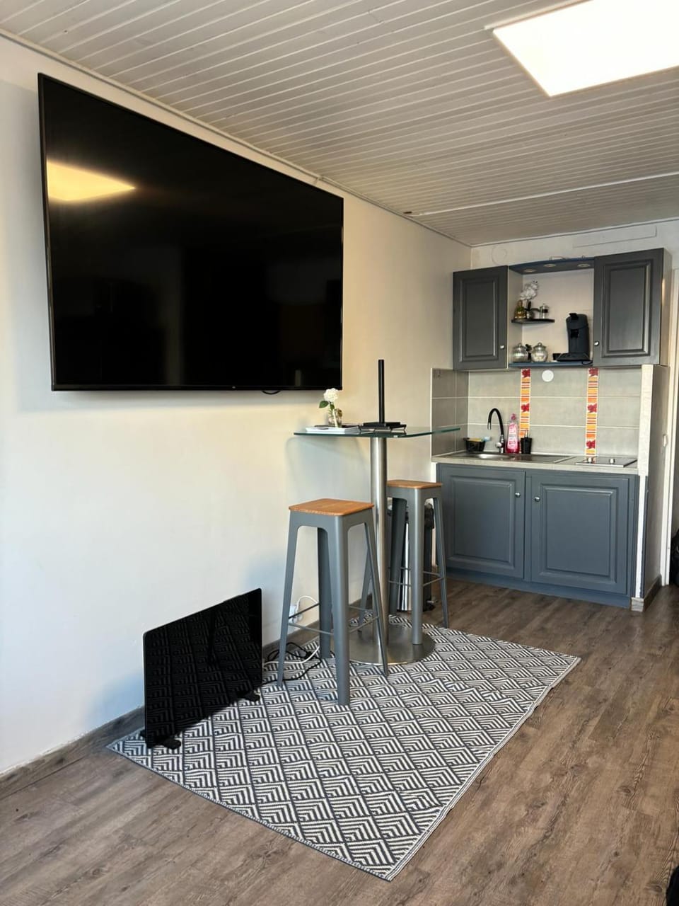 TV and multimedia, Kitchen or kitchenette, Dining area