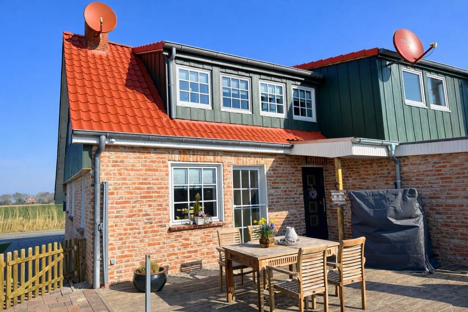"Huus ant Diek", Ferienhaus mit Maisonette Wohnung in Deichnähe, Nähe Norddeich House in Norden