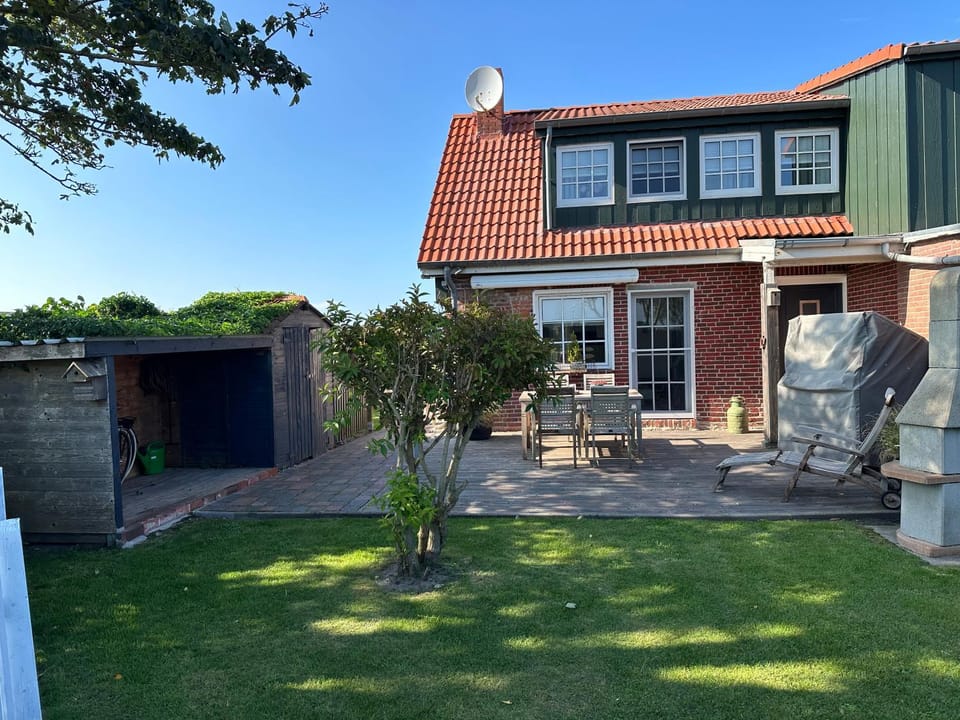Property building, Patio, Garden, Garden view
