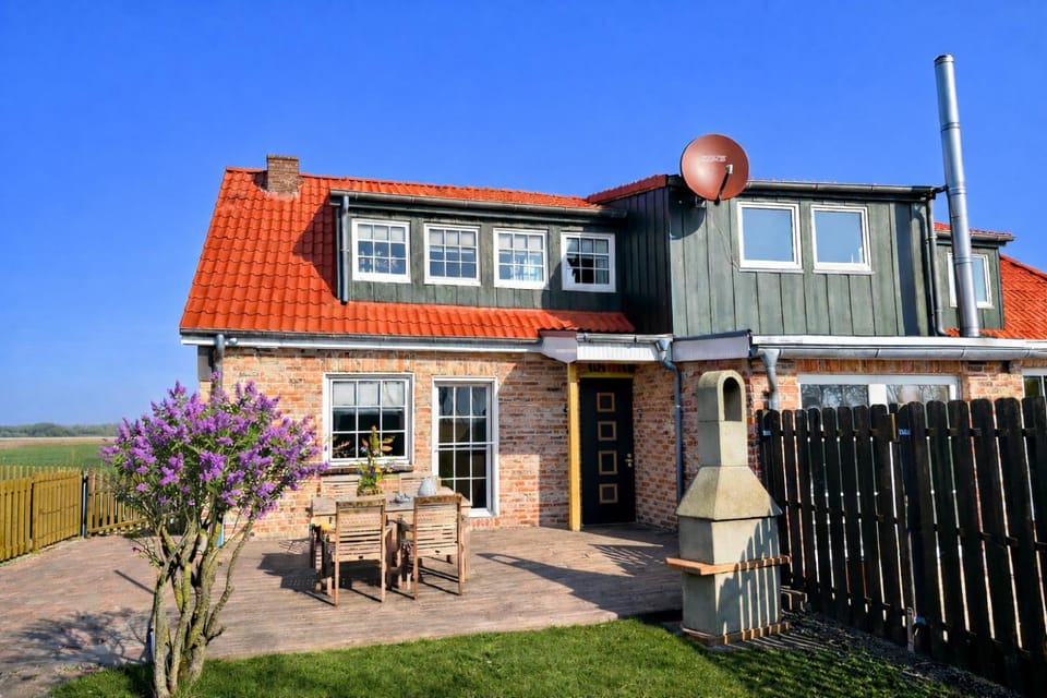 "Huus ant Diek", Ferienhaus mit Maisonette Wohnung in Deichnähe, Nähe Norddeich House in Norden