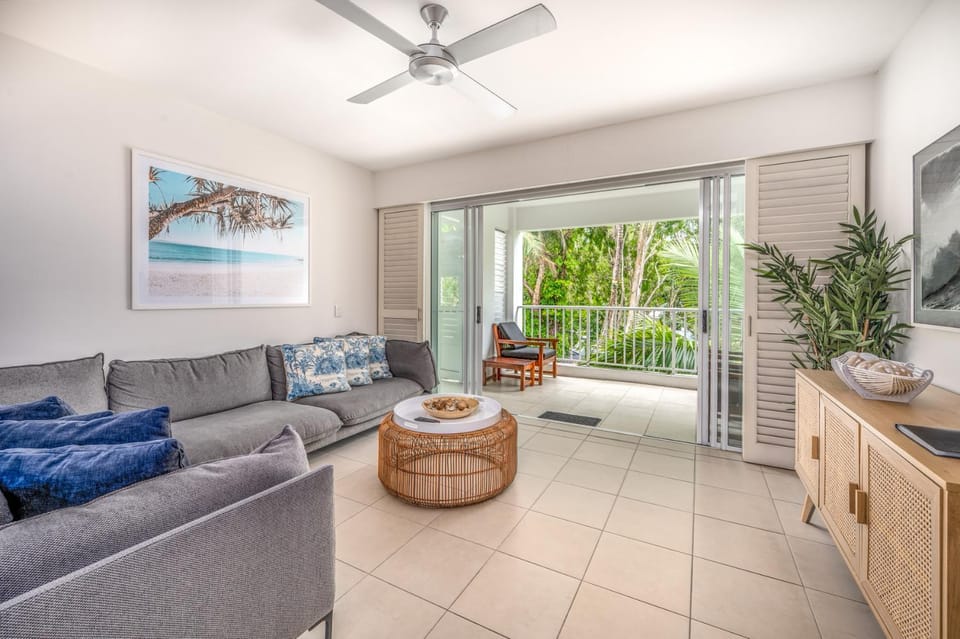 Beach Club Palm Cove Serenity Wing 3 Bed Penthouse Apartment in Palm Cove
