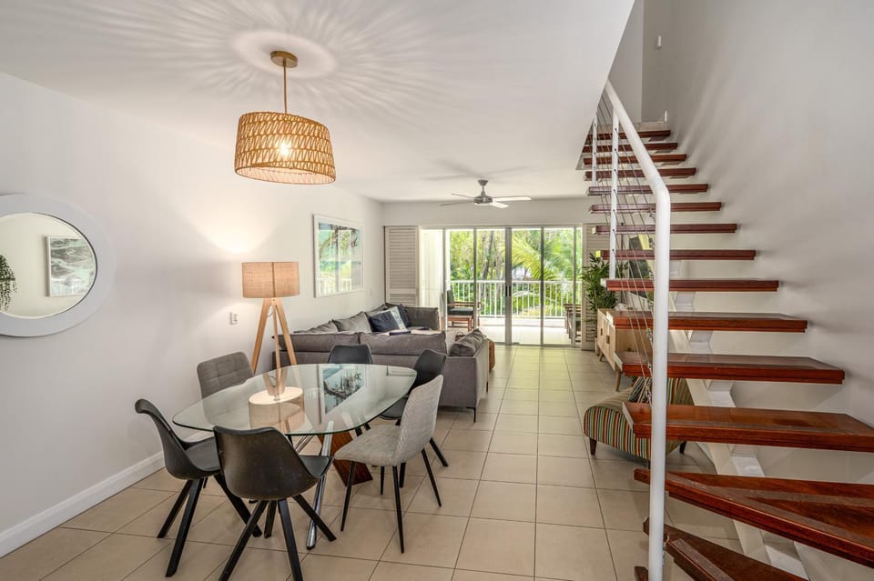 Beach Club Palm Cove Serenity Wing 3 Bed Penthouse Apartment in Palm Cove