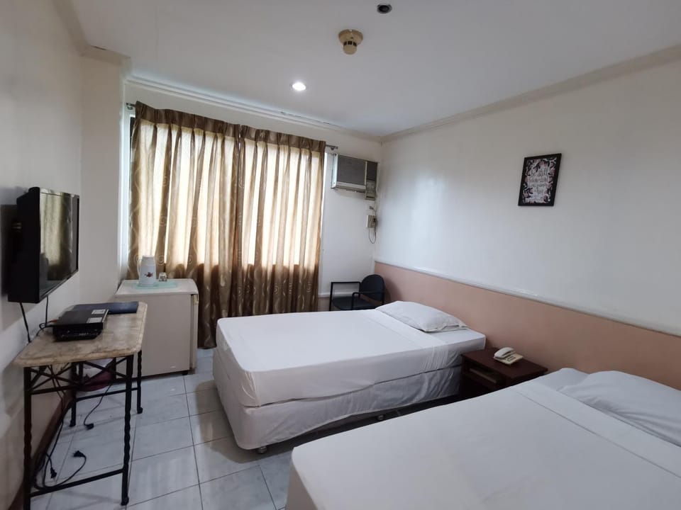 Bed, Photo of the whole room, Bedroom, air conditioner