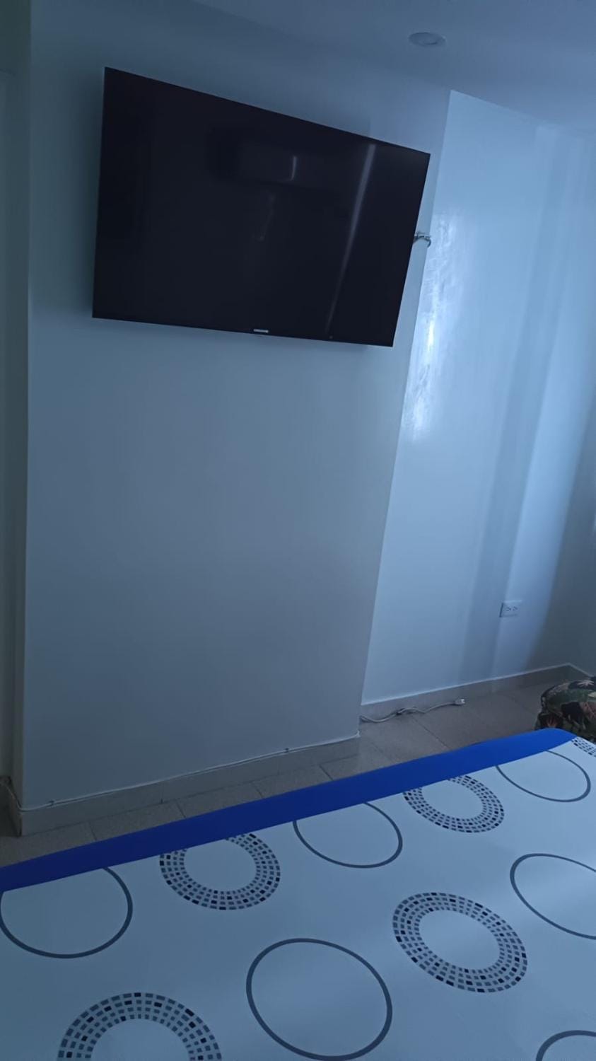 Bed, TV and multimedia, Photo of the whole room, Evening entertainment, Bedroom
