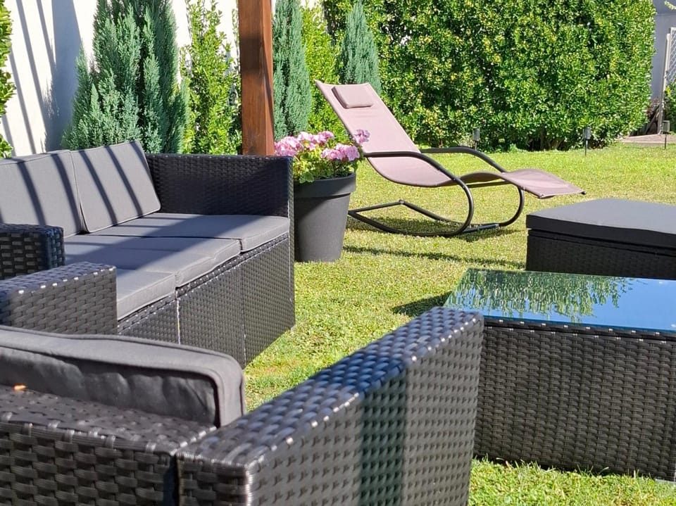 Patio, Day, Garden, Seating area