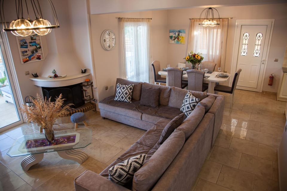 Living room, Seating area, Dining area