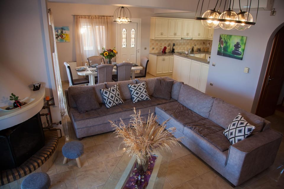 Living room, Seating area, Dining area