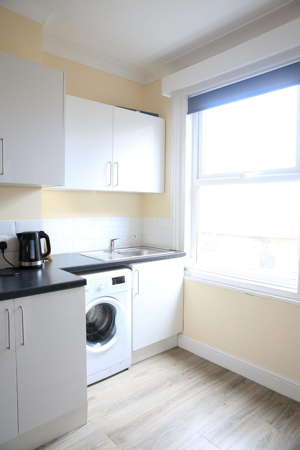 Coffee/tea facilities, Kitchen or kitchenette, washing machine