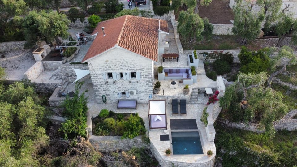 Property building, Natural landscape, Bird's eye view, Balcony/Terrace, Swimming pool, Swimming pool