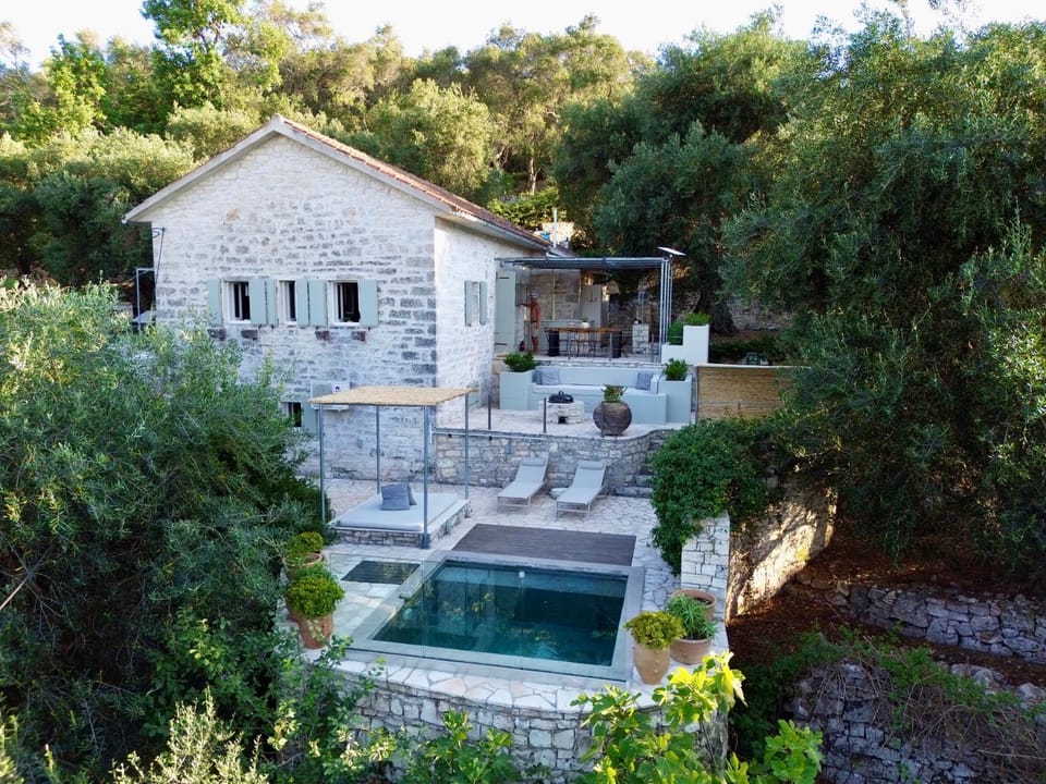 Property building, Natural landscape, Garden, Garden view, Swimming pool, sunbed
