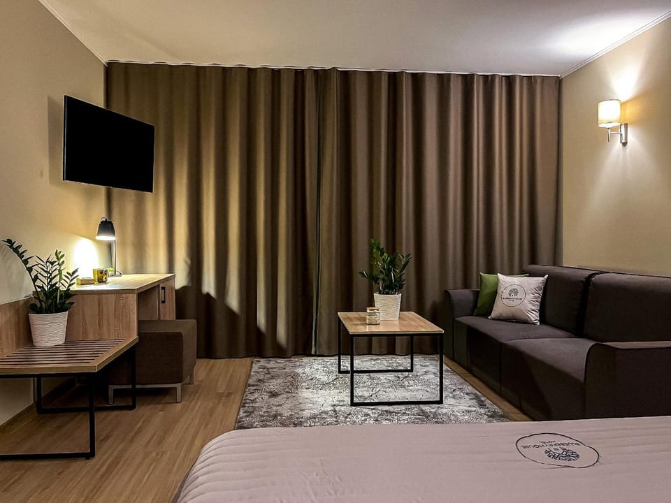 Bed, Photo of the whole room, Seating area, Bedroom