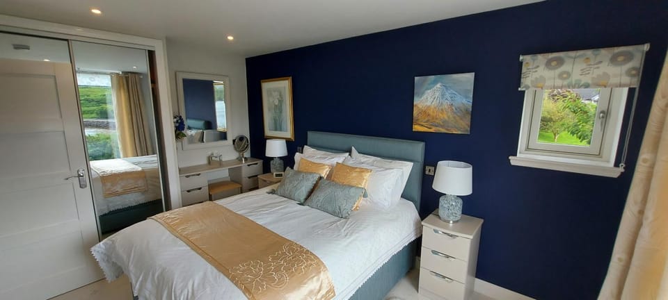 Bed, Photo of the whole room, Bedroom, wardrobe