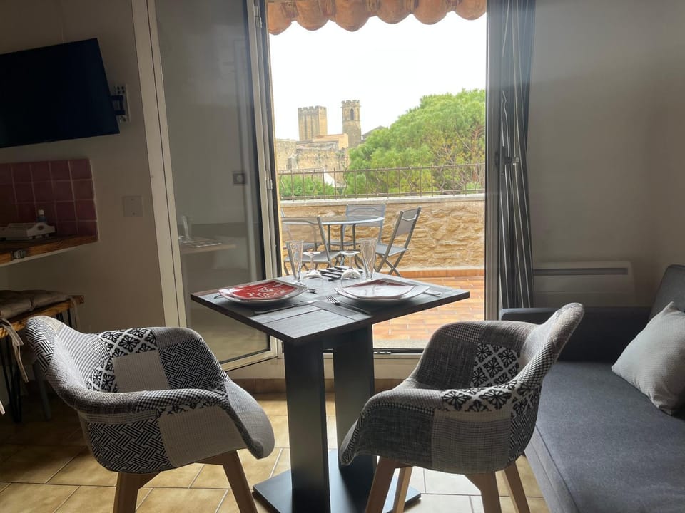 Grande terrasse CLIM parking privé SMART TV, local velos Apartment in Provence-Alpes-Côte d'Azur