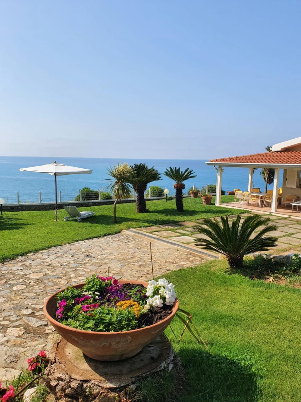 Property building, Garden view, Sea view