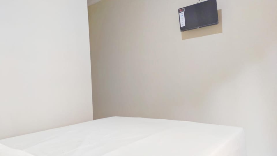 Patio, Staff, Bed, People, Massage, TV and multimedia, Other, Photo of the whole room, Bedroom, Food, Text overlay, Guests, Breakfast, children, older children, group of guests, Family, locker, pet friendly, room service, room service, towels, air conditioner