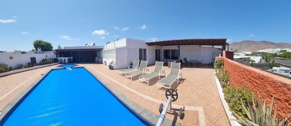 Extremely Private Villa, Heated Pool & Jacuzzi, Pool Wet Bar, Great Views. Villa in Playa Blanca