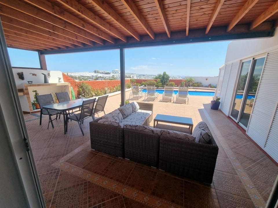 Extremely Private Villa, Heated Pool & Jacuzzi, Pool Wet Bar, Great Views. Villa in Playa Blanca
