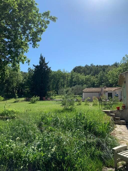 Mas de la Pivoine House in Le Puy-Sainte-Réparade