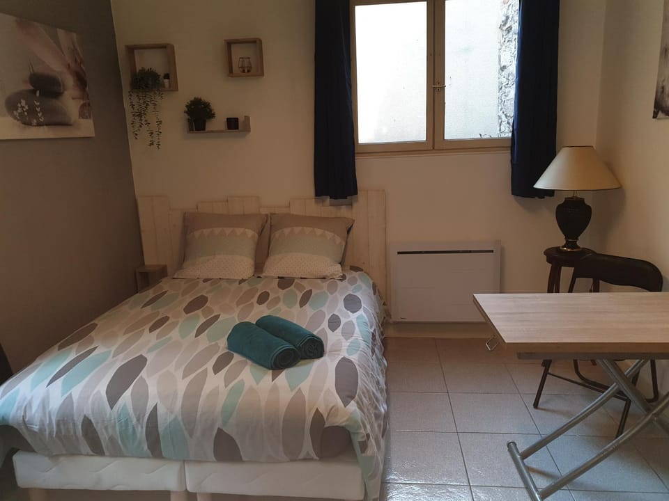 Le Senlipin, studio centre ville, coeur de Senlis, proche parc Asterix Apartment in Île-de-France
