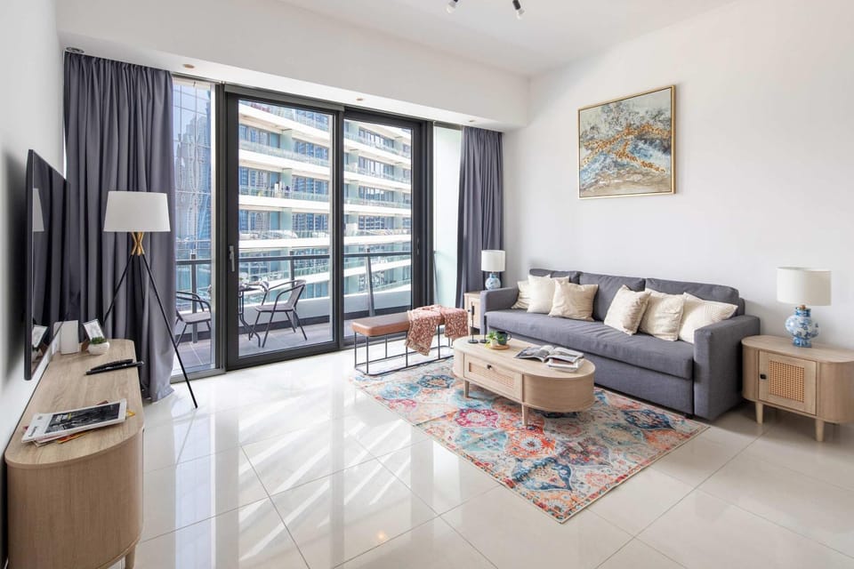 Frank Porter - Silverene Apartment in Dubai