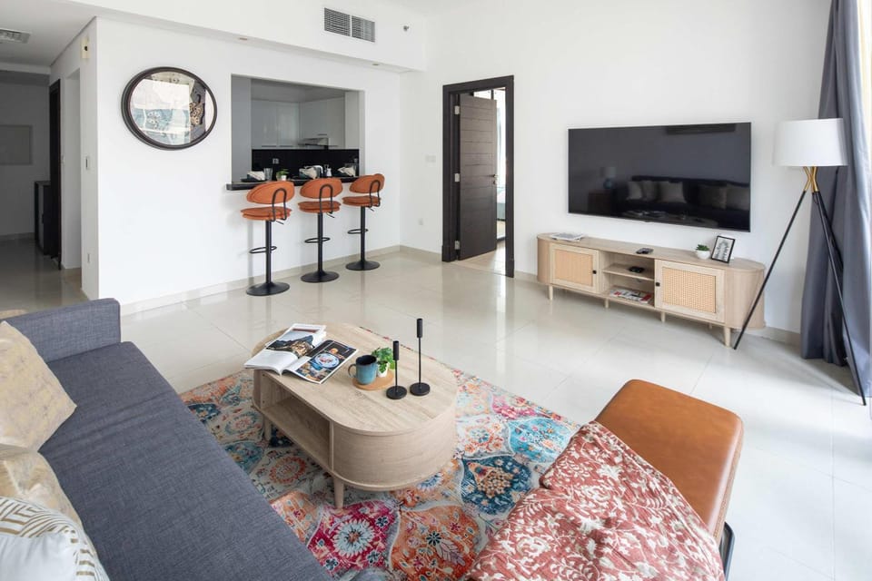 Frank Porter - Silverene Apartment in Dubai