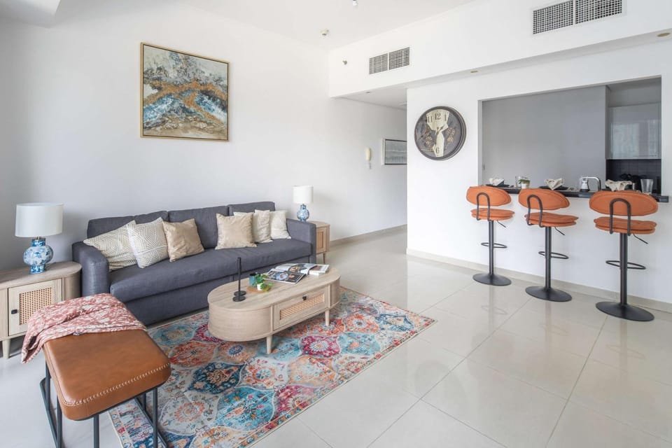Frank Porter - Silverene Apartment in Dubai