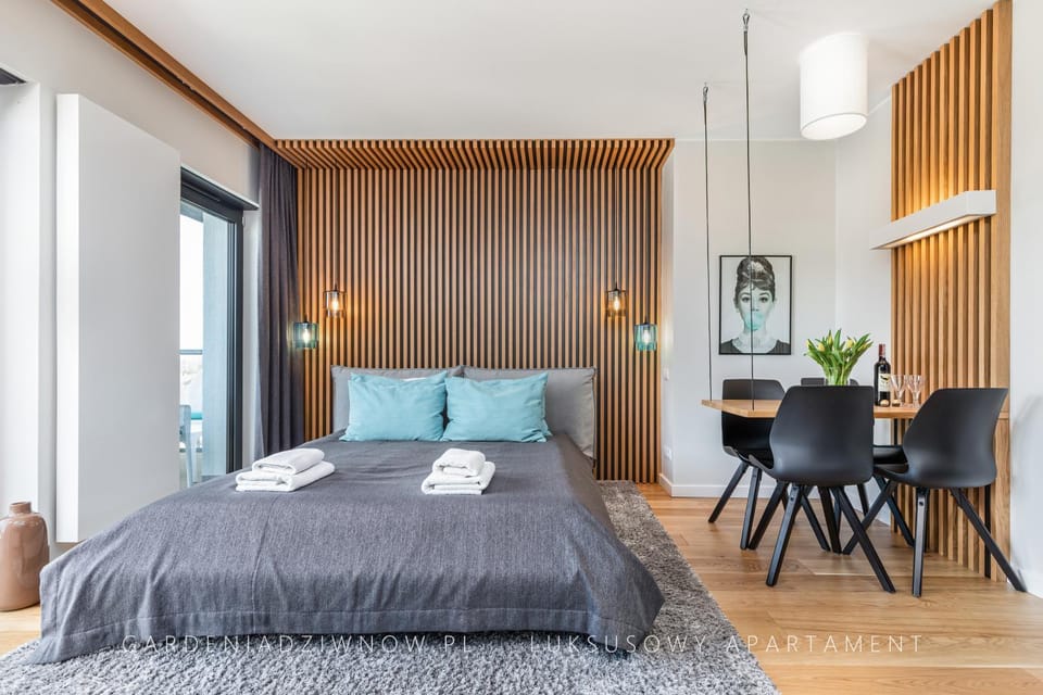 Bed, Living room, Dining area, Bedroom
