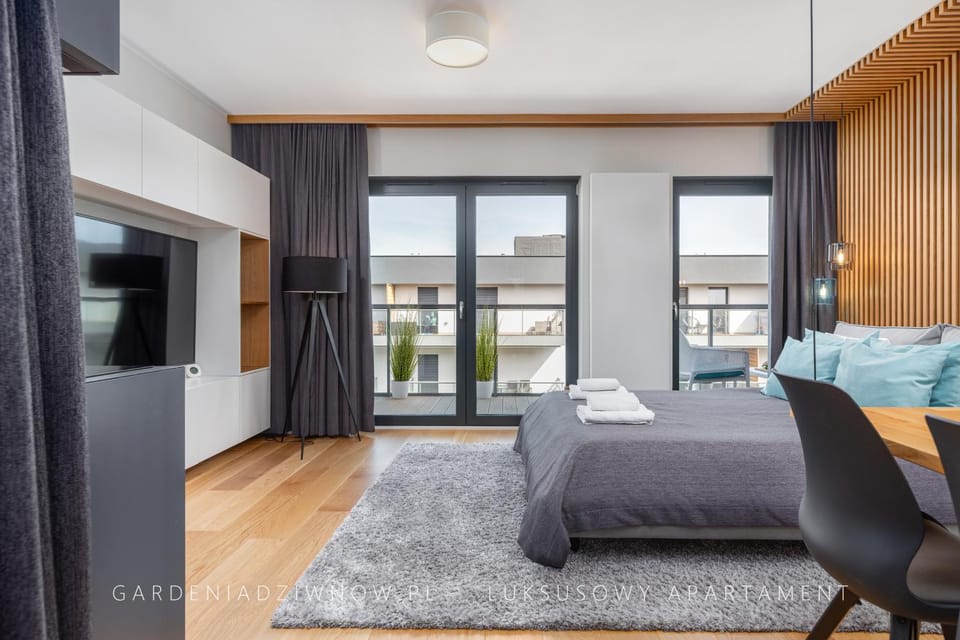 Bed, TV and multimedia, Living room