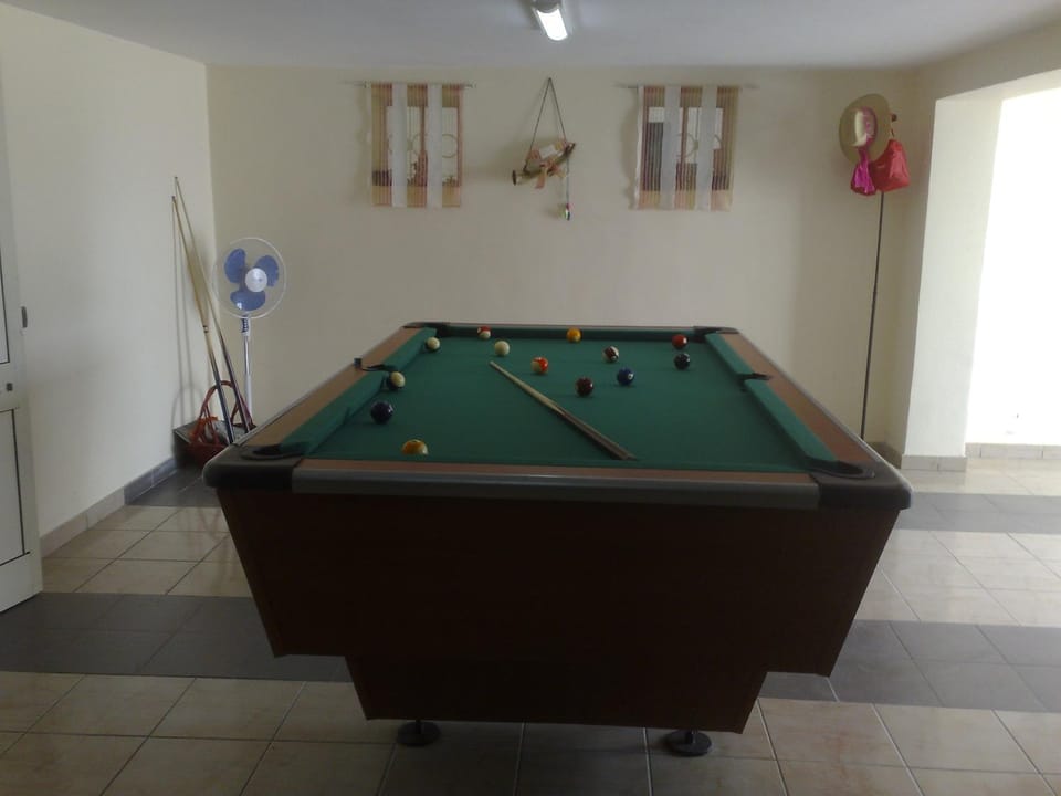 Billiard, Game Room