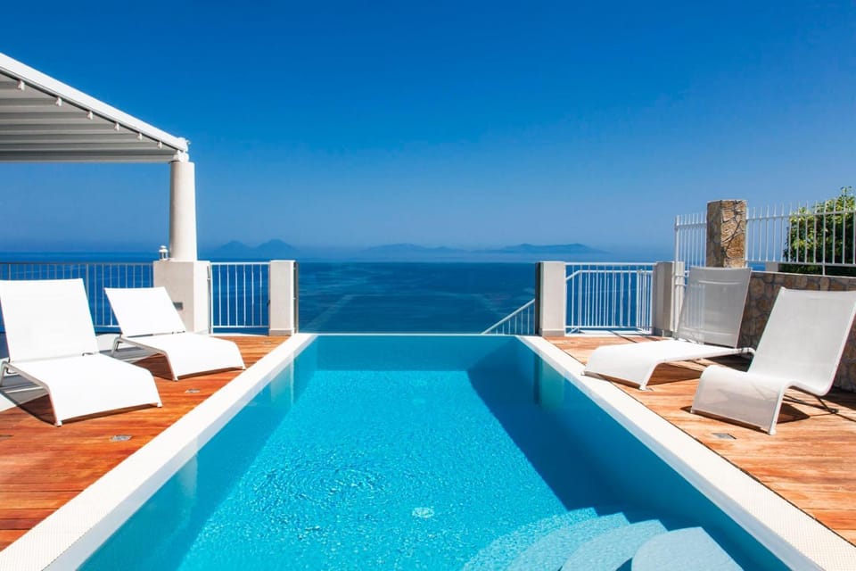 Balcony/Terrace, Pool view, Sea view, Swimming pool