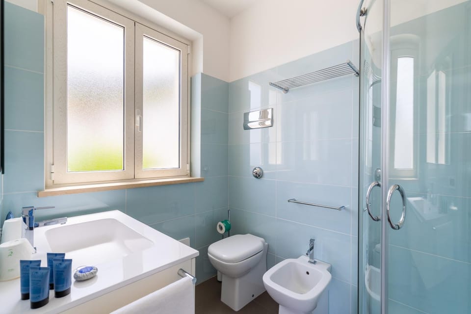 Shower, Bathroom, bidet, towels
