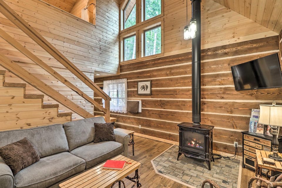 Reconnect with Nature at ‘Timber Creek’ Cabin! Cabin in Glacier National Park