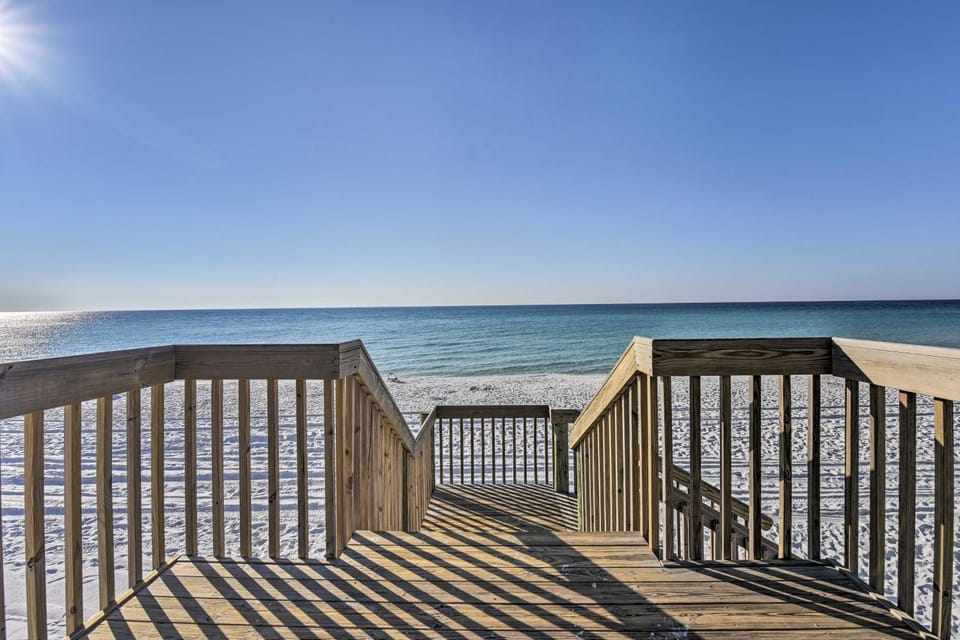 Walk to Destin Beach: Coastal Condo w/ Pool Access House in Destin