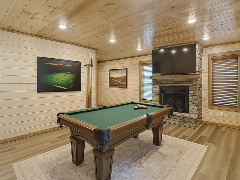 Billiard, Game Room, TV and multimedia, fireplace