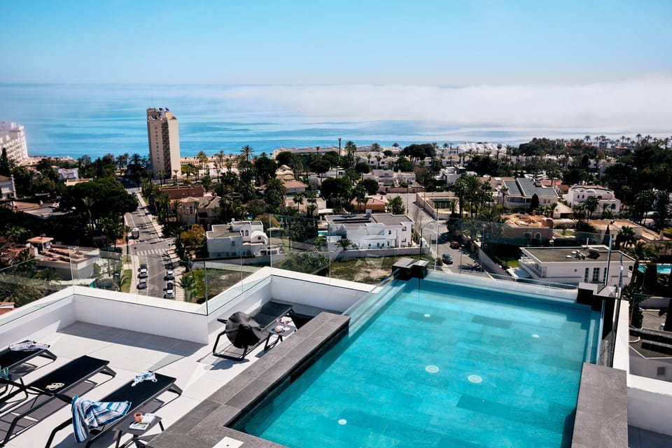 Property building, View (from property/room), City view, Sea view, Swimming pool, sunbed