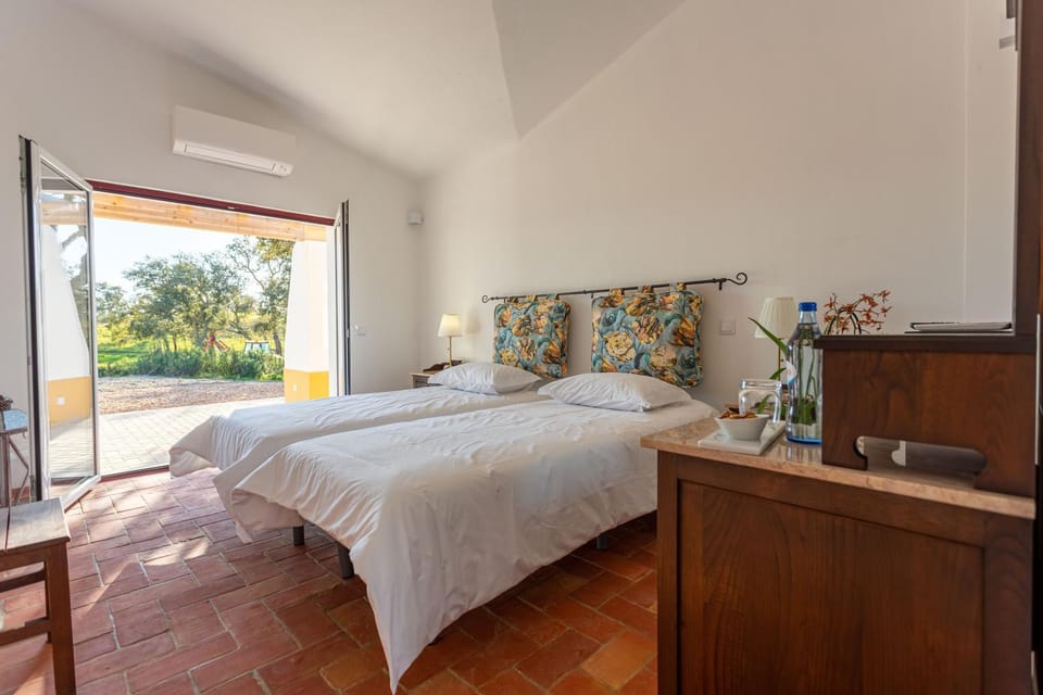 Cerro da Campaniça Farm Stay in Setubal District